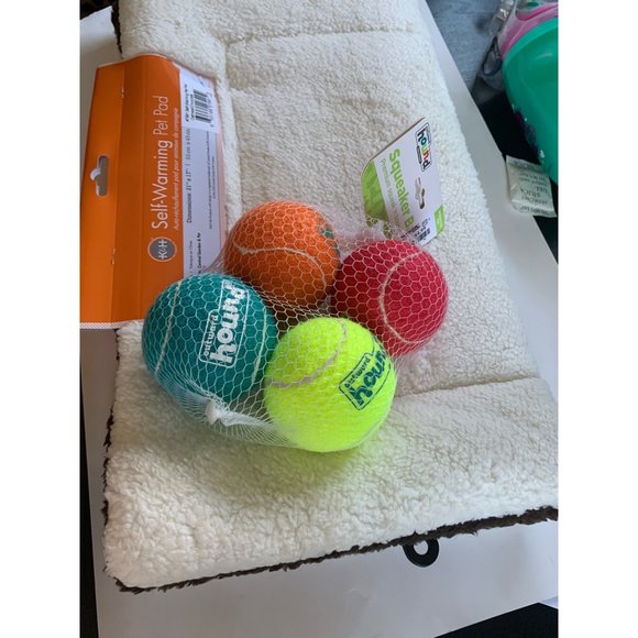 K&H Pet Products Self-Warming Pet Pad Oatmeal/Chocolate 21 X 17 Inches> Plus 4 b - Picture 2 of 6